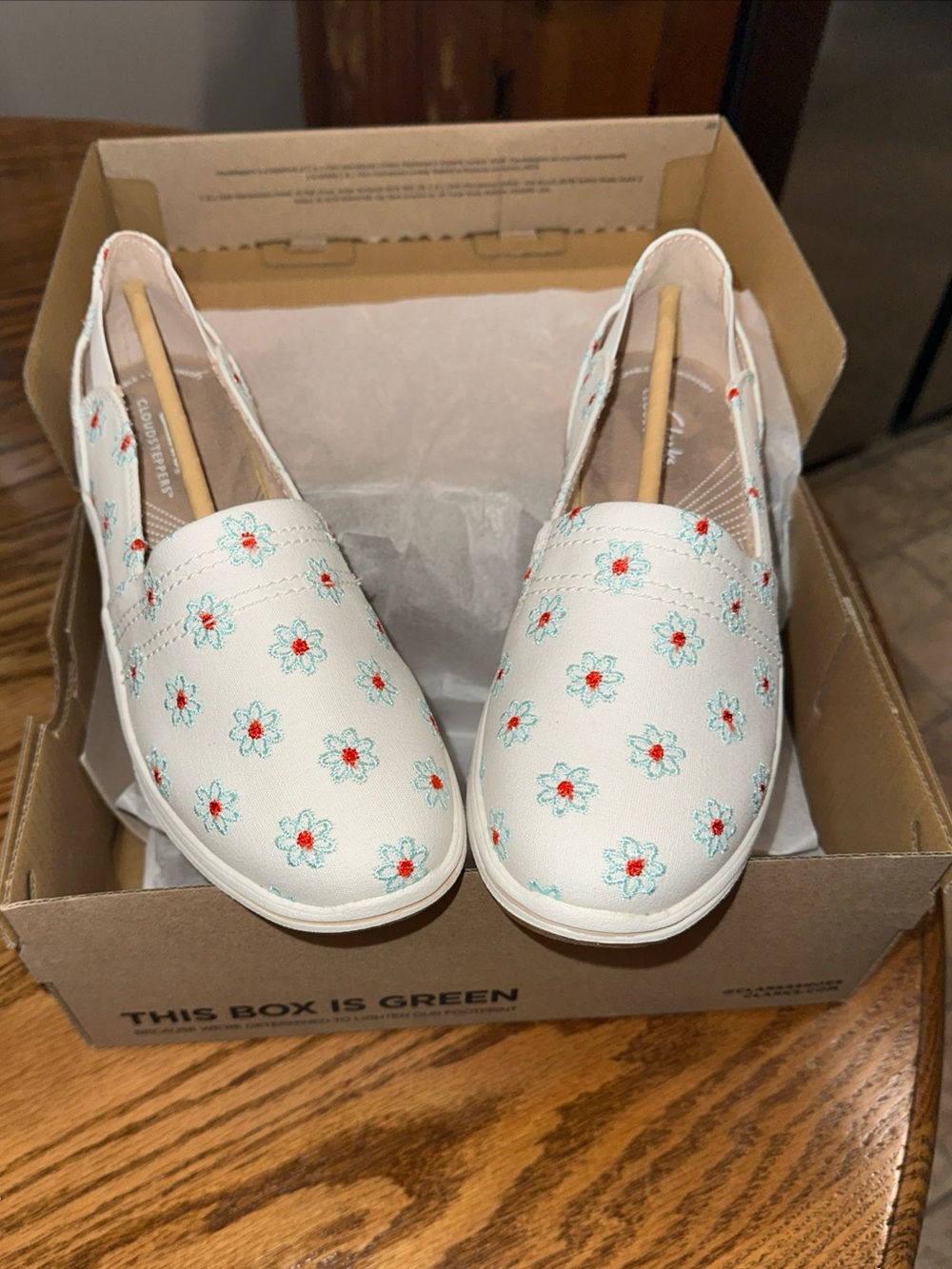 Clarks Cloudsteppers Breeze Step Daisy Slip On Shoes White Womens 7.5M NIB